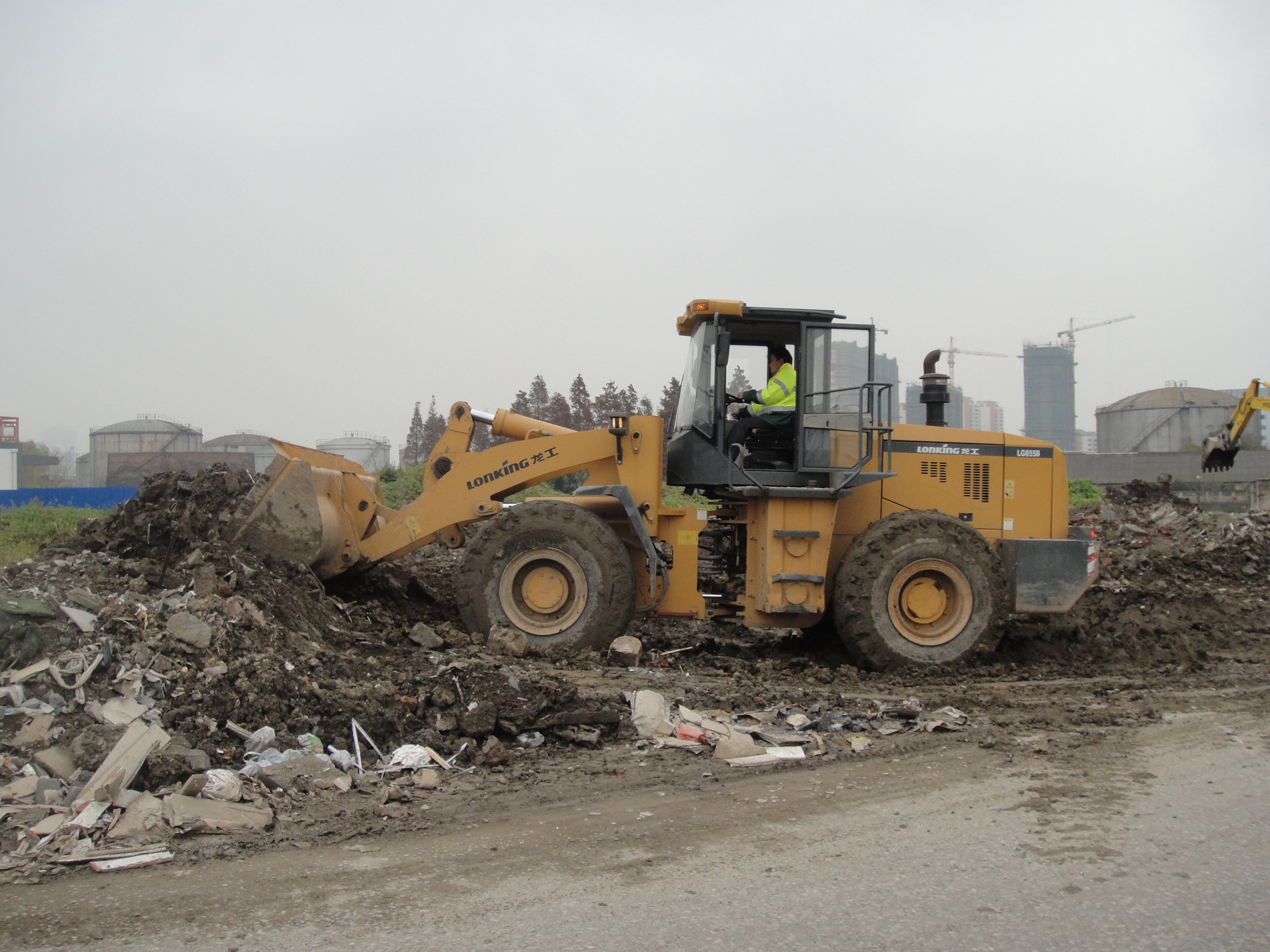 渣土规范处置,定点排放,装修垃圾规范堆放,及时清运,建筑垃圾和散装